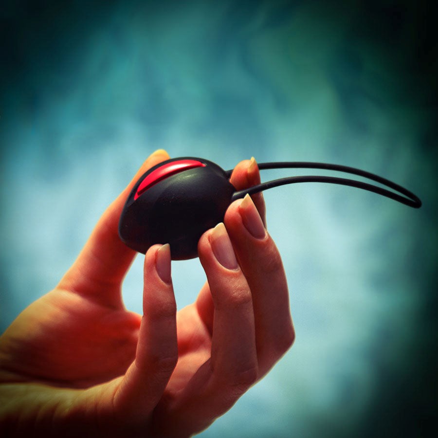 Unleash Intimate Strength - Fun Factory Smartball UNO in Red/White Love Eggs and Kegel Exercisers