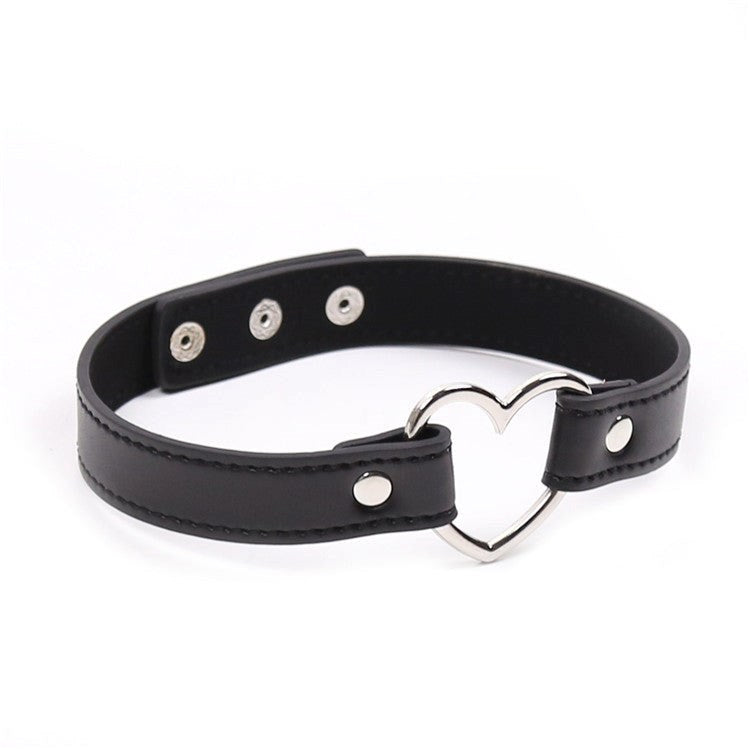 Leather Collar With Metal Heart Collars and Leads