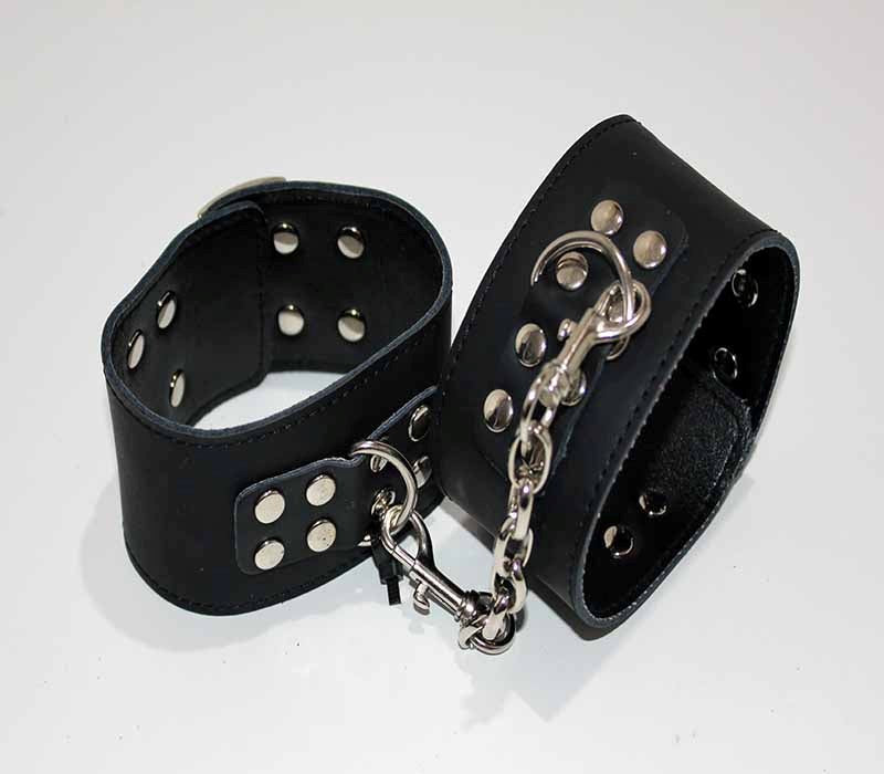Lilylush Leather Wrist/Ankle Restraints Studs Cuffs and Restraints