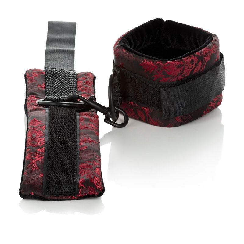 Scandal Universal Cuffs Cuffs and Restraints