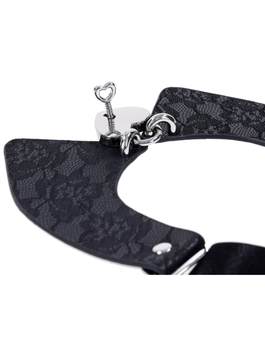 Sportsheets Sex and Mischief Heartbound Lace Day Collar Collars and Leads