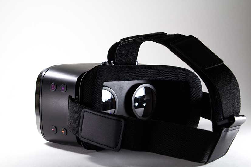 Virtual reality device for realistic sex